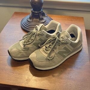 New Balance Classic 574 Green Sneakers, Used Good Condition, Men’s 7.5, EU 40.5